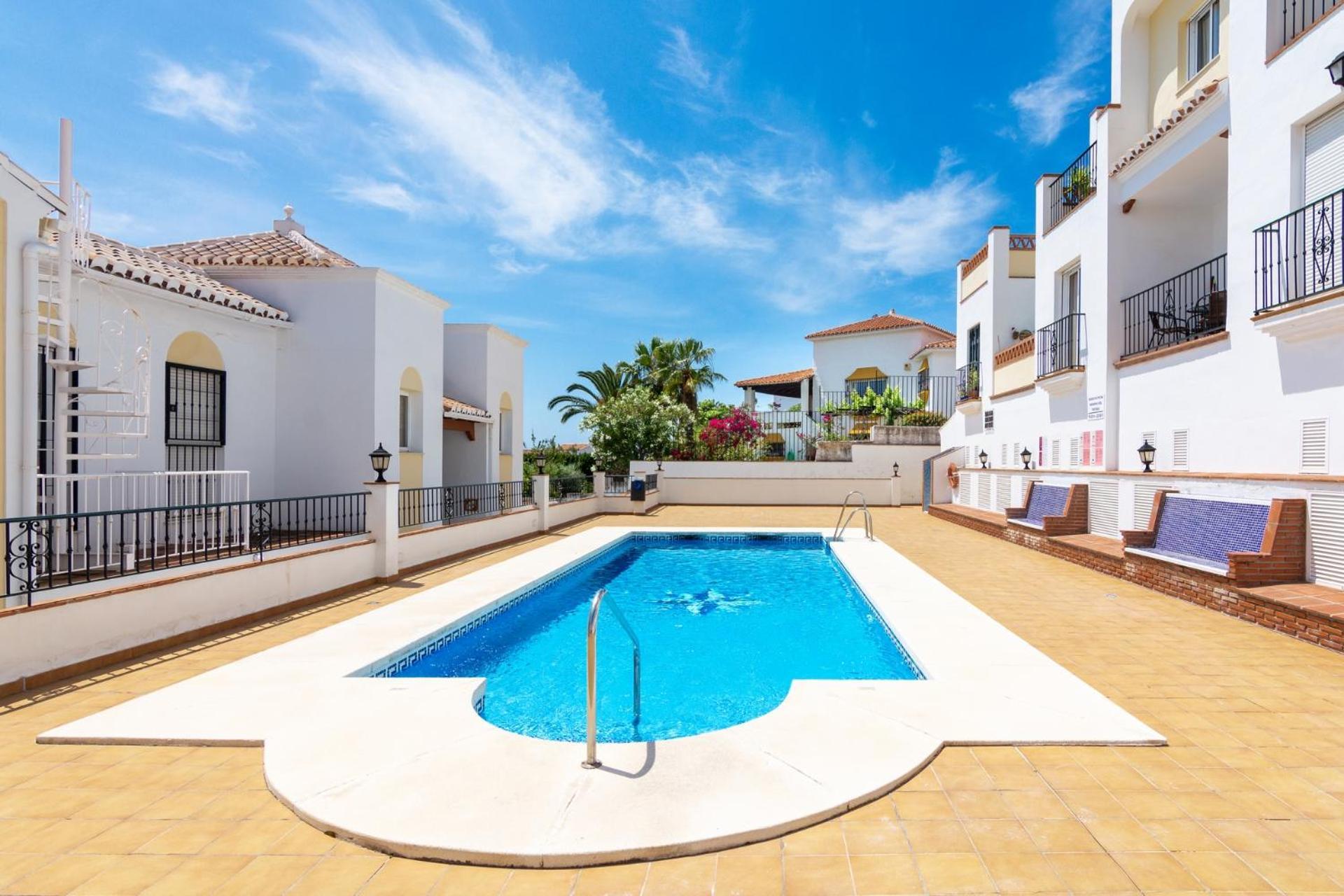 Apartamento Chimenea Playa - 2 Dormitorios Y Terraza Nerja Ngoại thất bức ảnh